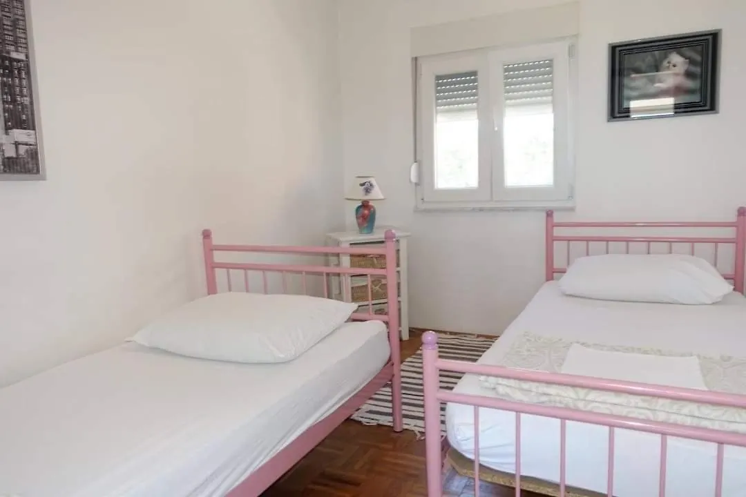 Apartment Apartmani Nevenka Zaton  Croatia